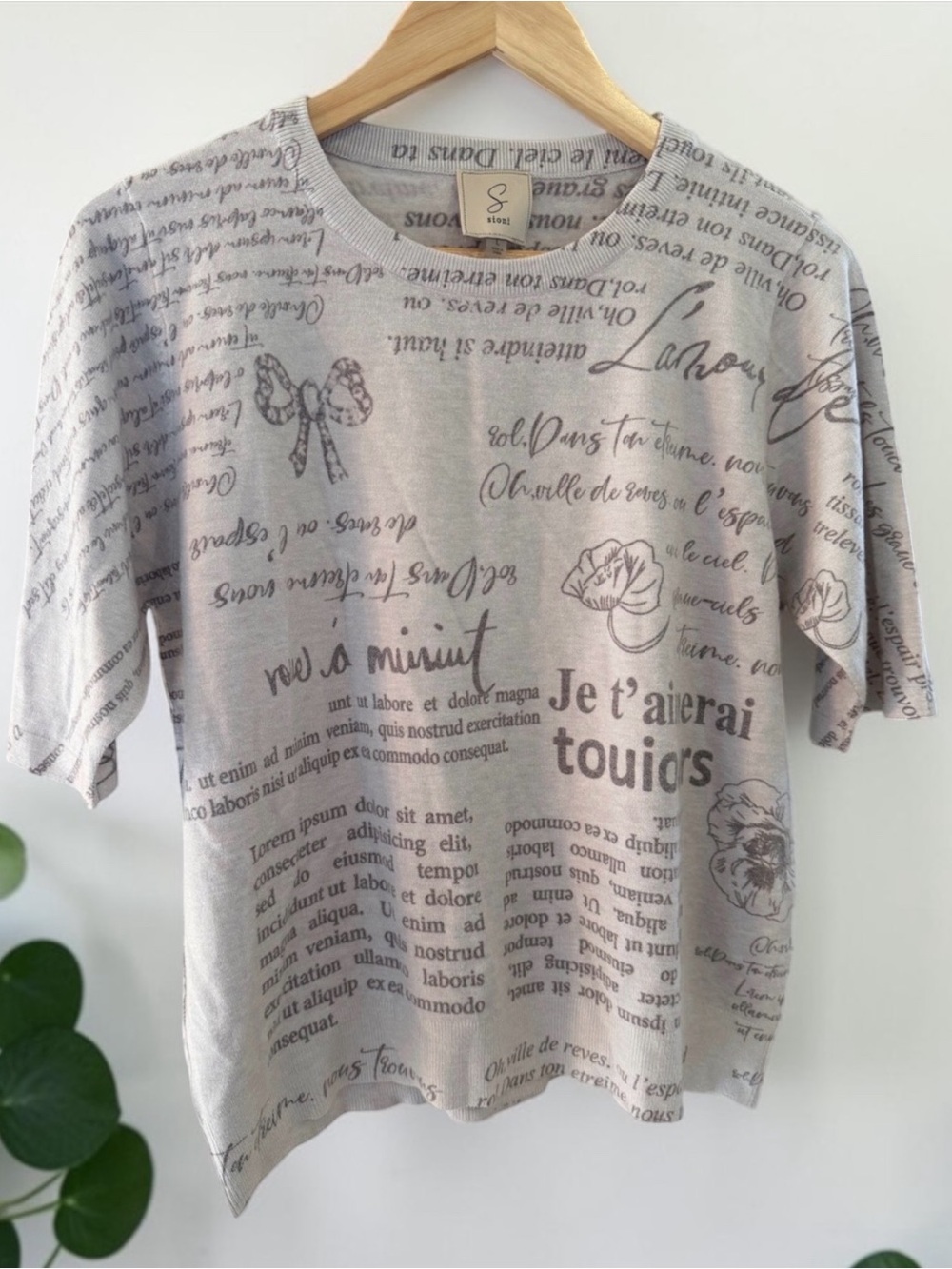 Sioni Beige Script & Floral Short-Sleeve Tee